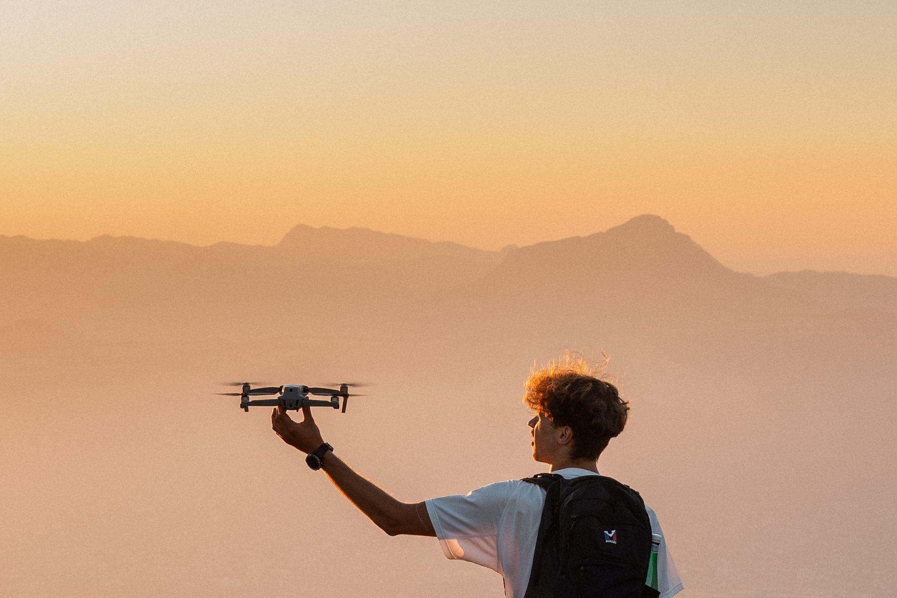 Prises de vues aériennes par drone pour film de mariage