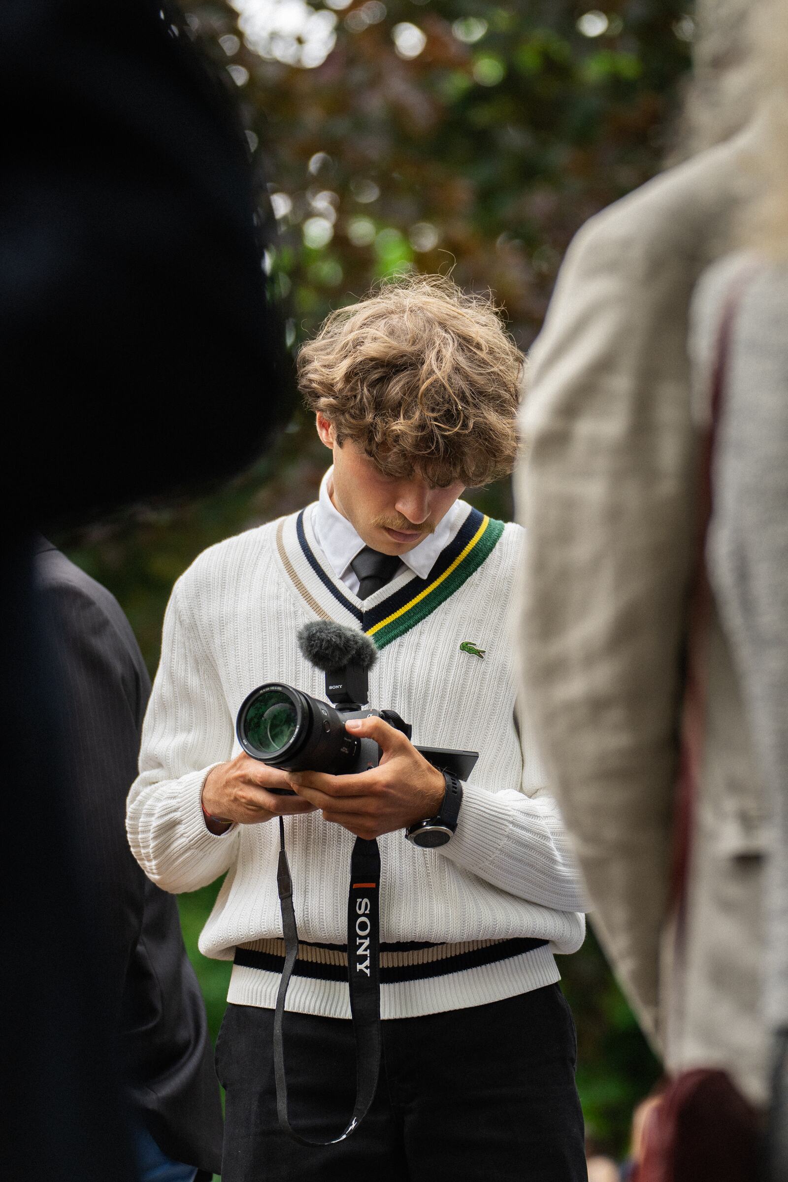 Hugo Lange filming on location — voici le soleil, Geneva